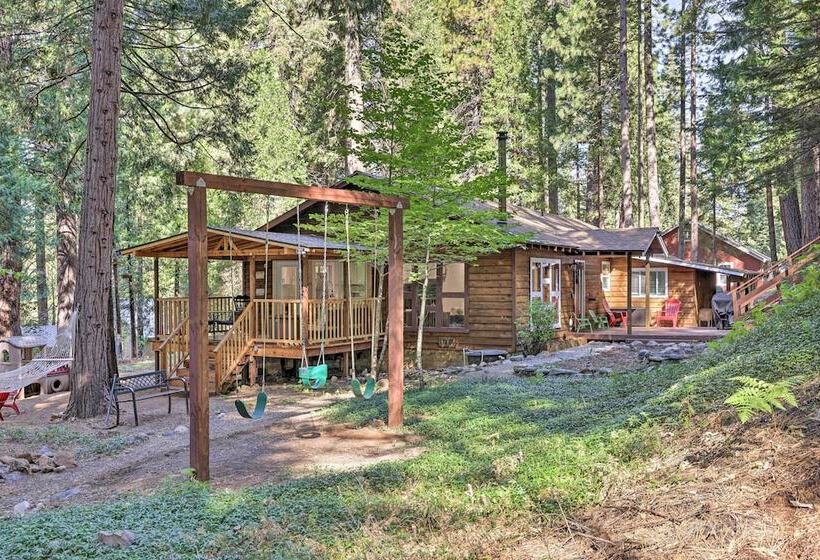 Private Hot Tub, Fire Pit + Swingset: Arnold Home