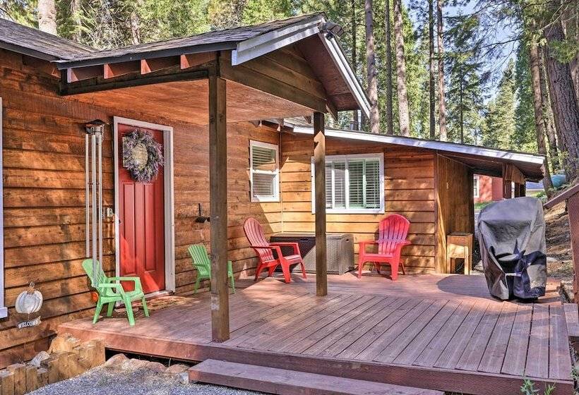 Private Hot Tub, Fire Pit + Swingset: Arnold Home