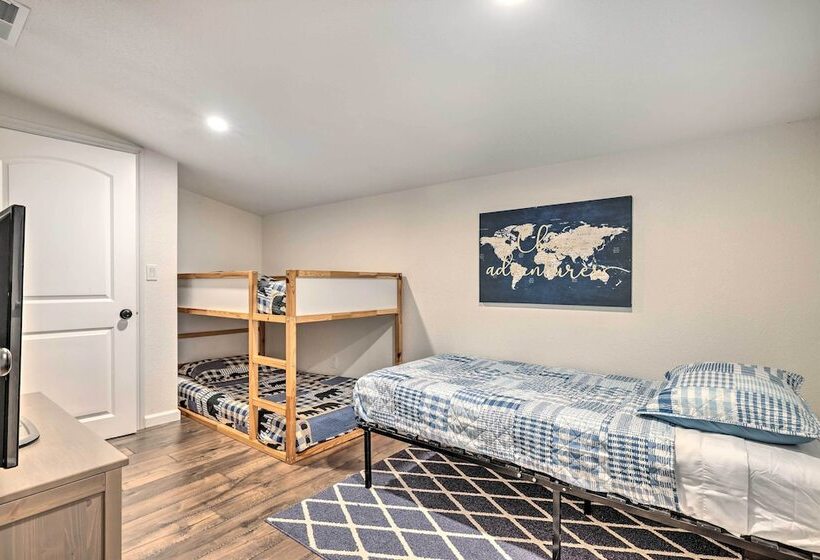 Private Hot Tub, Fire Pit + Swingset: Arnold Home