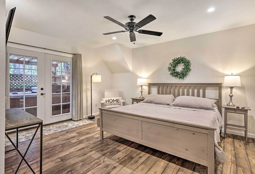 Private Hot Tub, Fire Pit + Swingset: Arnold Home