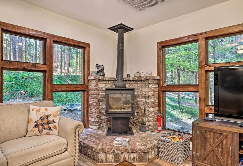 Private Hot Tub, Fire Pit + Swingset: Arnold Home