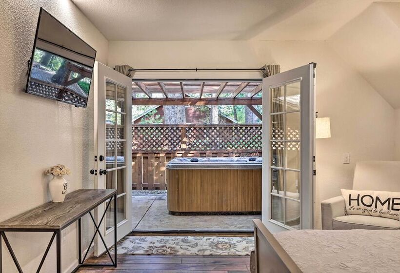 Private Hot Tub, Fire Pit + Swingset: Arnold Home