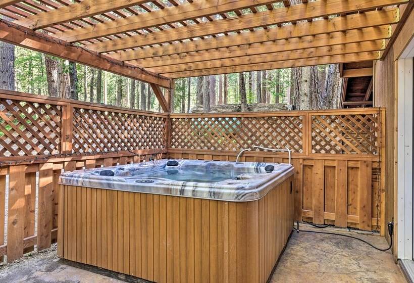 Private Hot Tub, Fire Pit + Swingset: Arnold Home