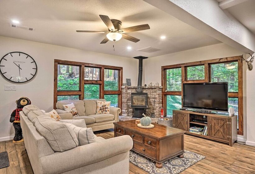 Private Hot Tub, Fire Pit + Swingset: Arnold Home