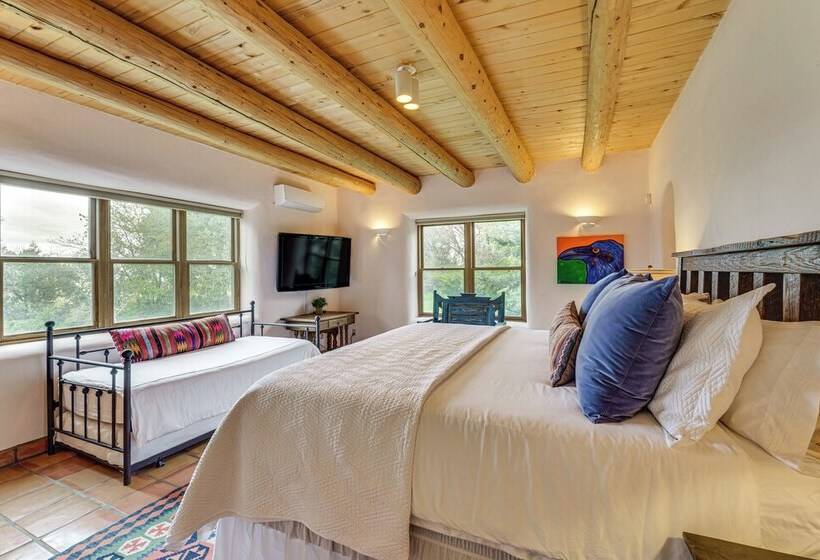 Arroyo Seco Adobe W/ Hot Tub Near Taos Ski Valley!