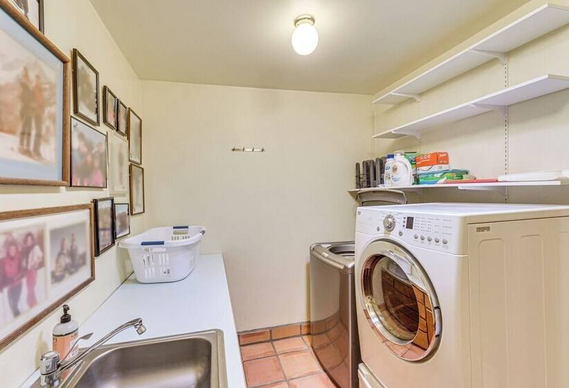 Arroyo Seco Adobe W/ Hot Tub Near Taos Ski Valley!