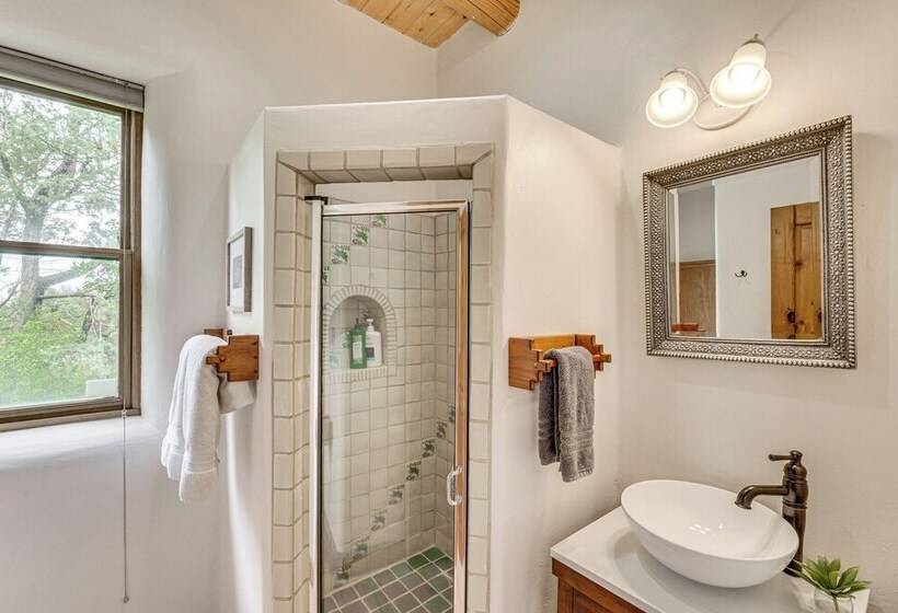Arroyo Seco Adobe W/ Hot Tub Near Taos Ski Valley!