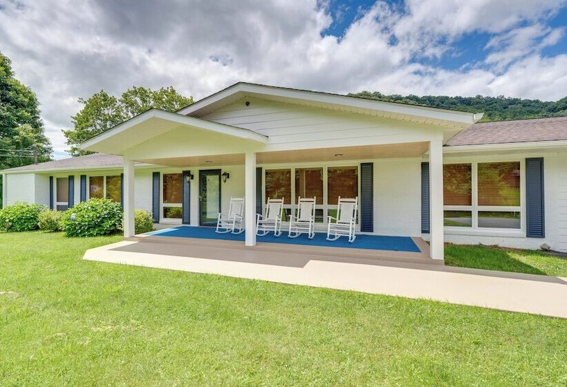 Farmhouse W/ Trout Stream + Views In Bakersville!