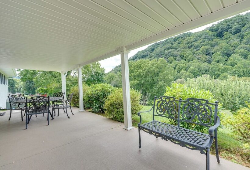 Farmhouse W/ Trout Stream + Views In Bakersville!