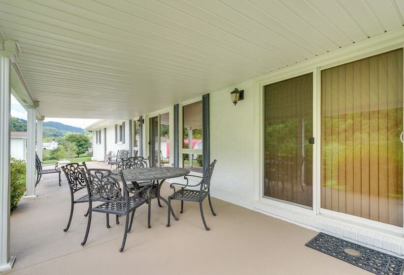 Farmhouse W/ Trout Stream + Views In Bakersville!