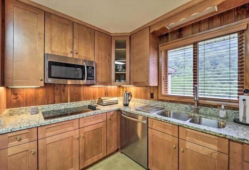 Farmhouse W/ Trout Stream + Views In Bakersville!