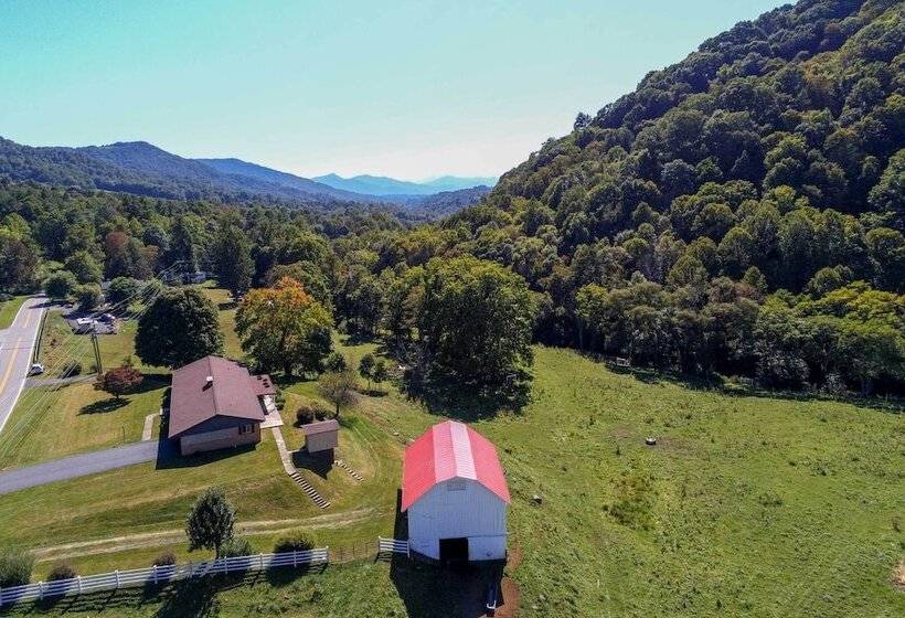 Farmhouse W/ Trout Stream + Views In Bakersville!