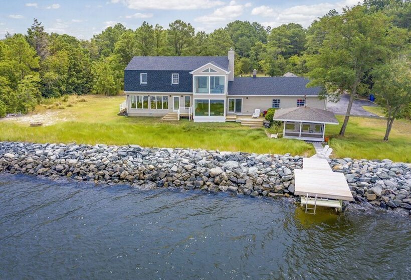 Bayfront Gem W/ Amazing Water Views + Pond!