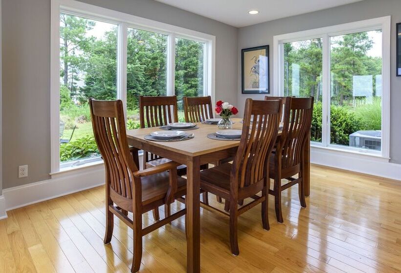 Bayfront Gem W/ Amazing Water Views + Pond!