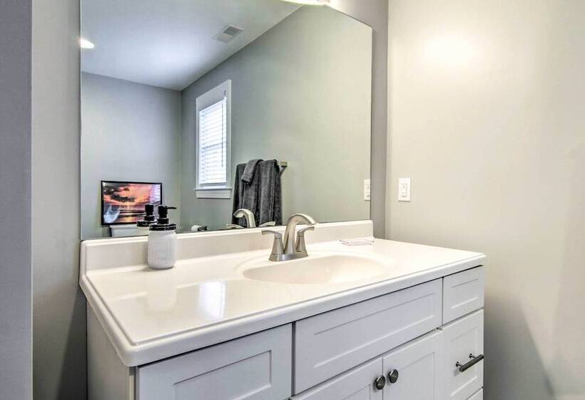 Bayfront Gem W/ Amazing Water Views + Pond!