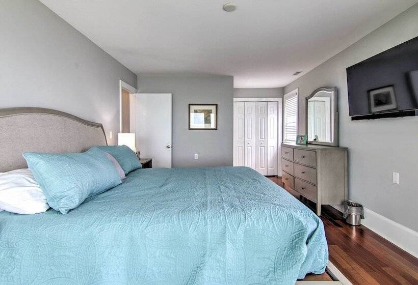 Bayfront Gem W/ Amazing Water Views + Pond!