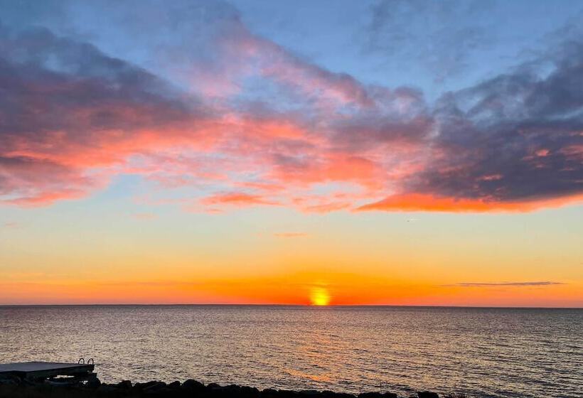 Bayfront Gem W/ Amazing Water Views + Pond!