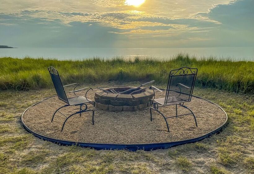 Bayfront Gem W/ Amazing Water Views + Pond!