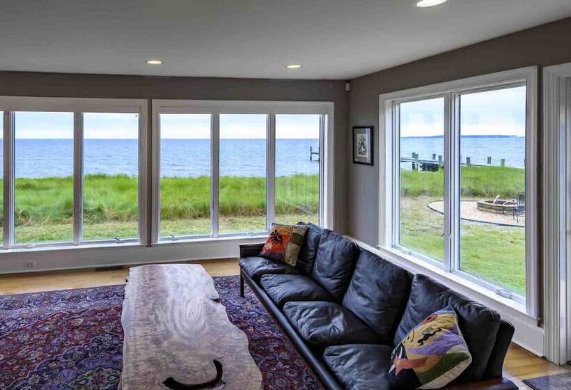 Bayfront Gem W/ Amazing Water Views + Pond!