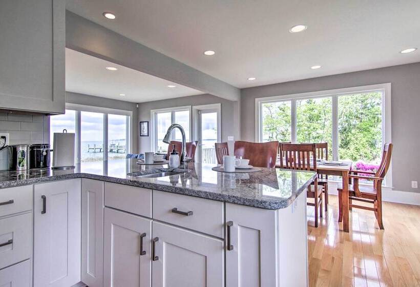 Bayfront Gem W/ Amazing Water Views + Pond!