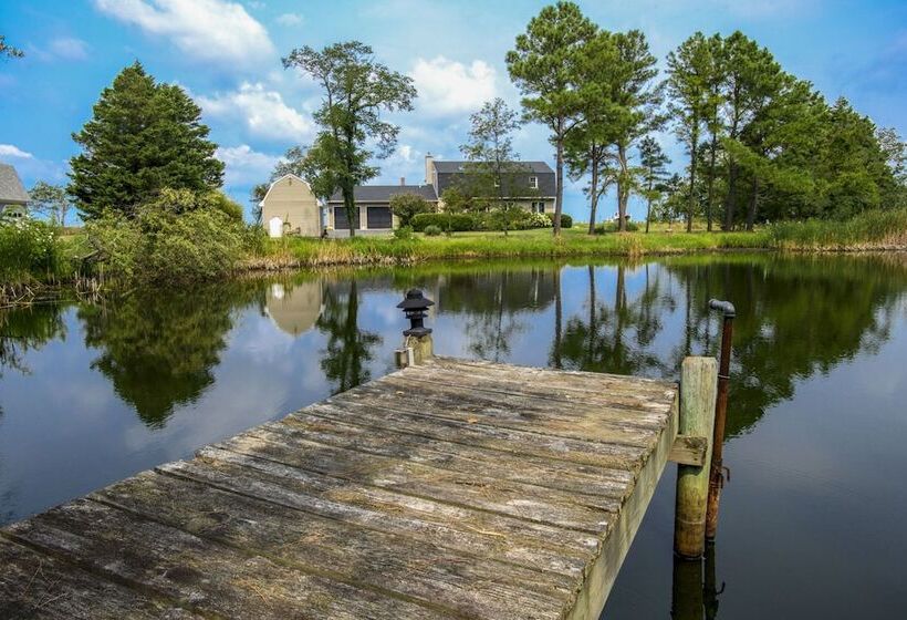 Bayfront Gem W/ Amazing Water Views + Pond!