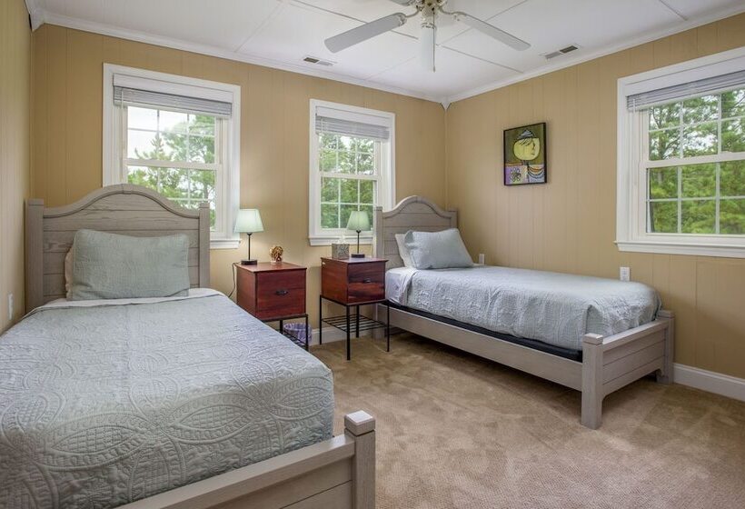 Bayfront Gem W/ Amazing Water Views + Pond!