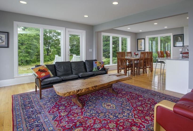 Bayfront Gem W/ Amazing Water Views + Pond!