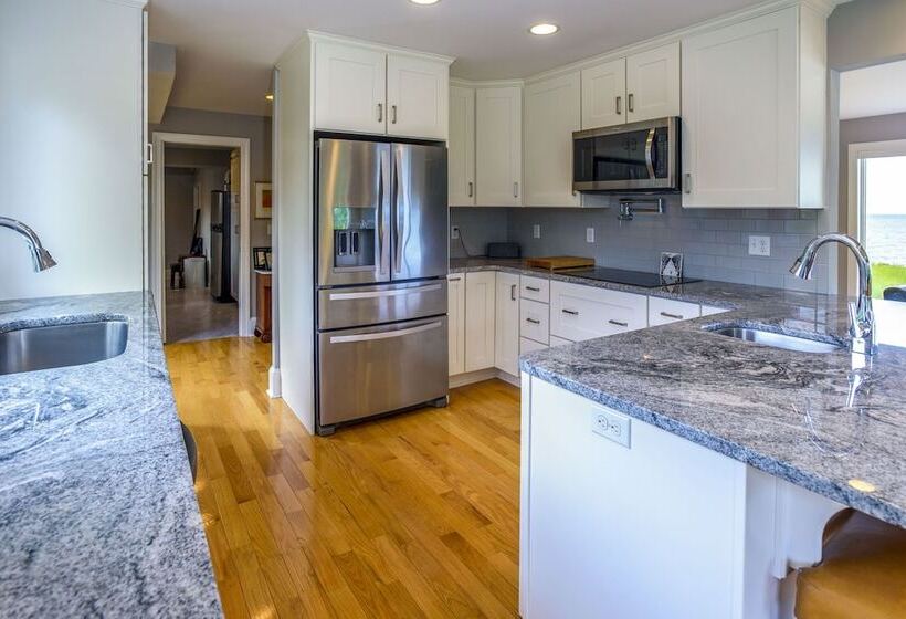 Bayfront Gem W/ Amazing Water Views + Pond!