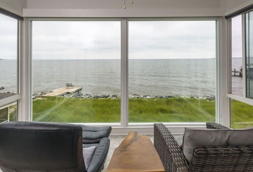 Bayfront Gem W/ Amazing Water Views + Pond!