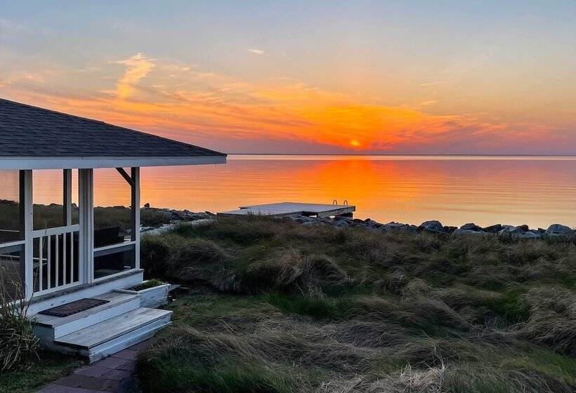 Bayfront Gem W/ Amazing Water Views + Pond!