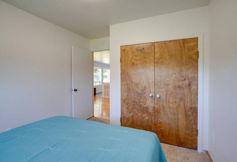 Bay City Vacation Rental Escape ~ 5 Mi To Marina!