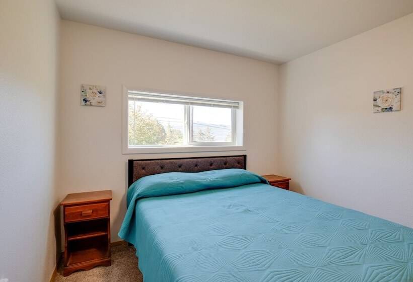 Bay City Vacation Rental Escape ~ 5 Mi To Marina!