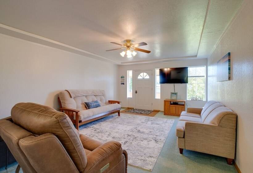 Bay City Vacation Rental Escape ~ 5 Mi To Marina!