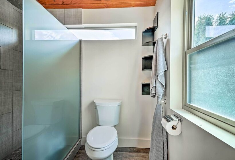 Beach Escape: Zeninspired Lake Osoyoos Chalet!