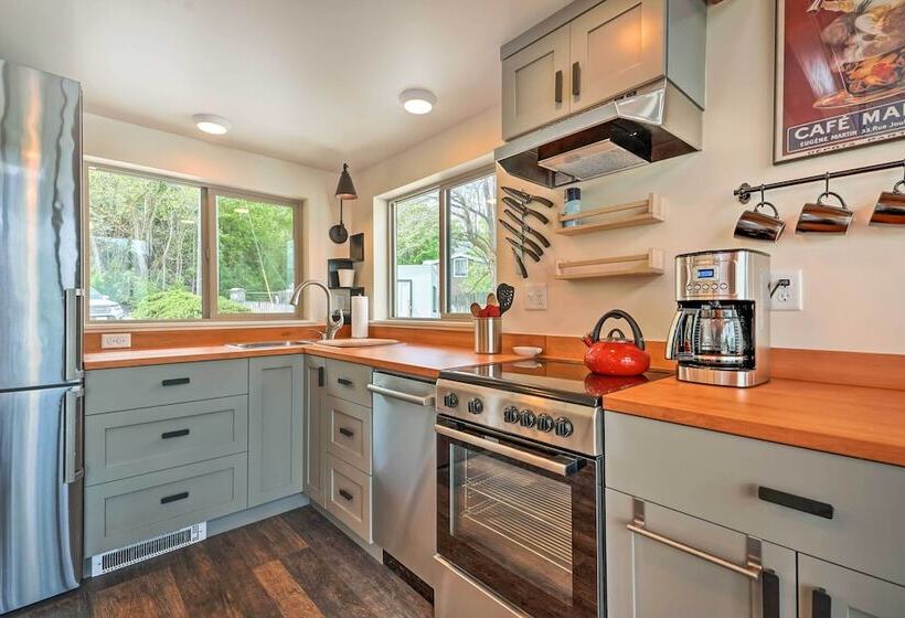 Beach Escape: Zeninspired Lake Osoyoos Chalet!