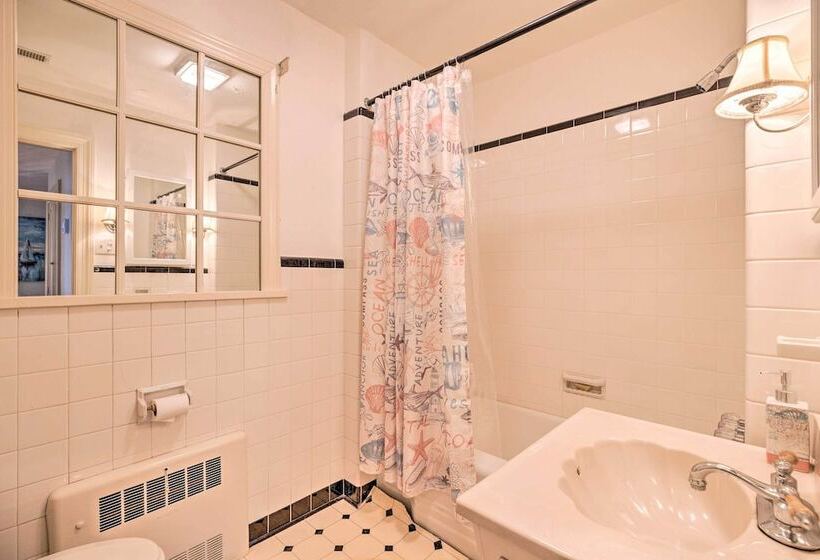 Beachfront Urbanna Home W/ Gas Grill & Deck!