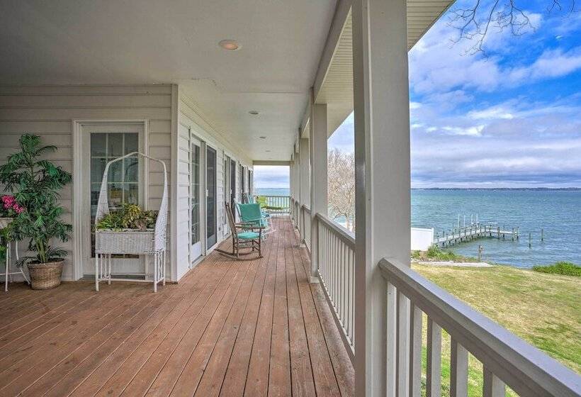 Beachfront Urbanna Home W/ Gas Grill & Deck!