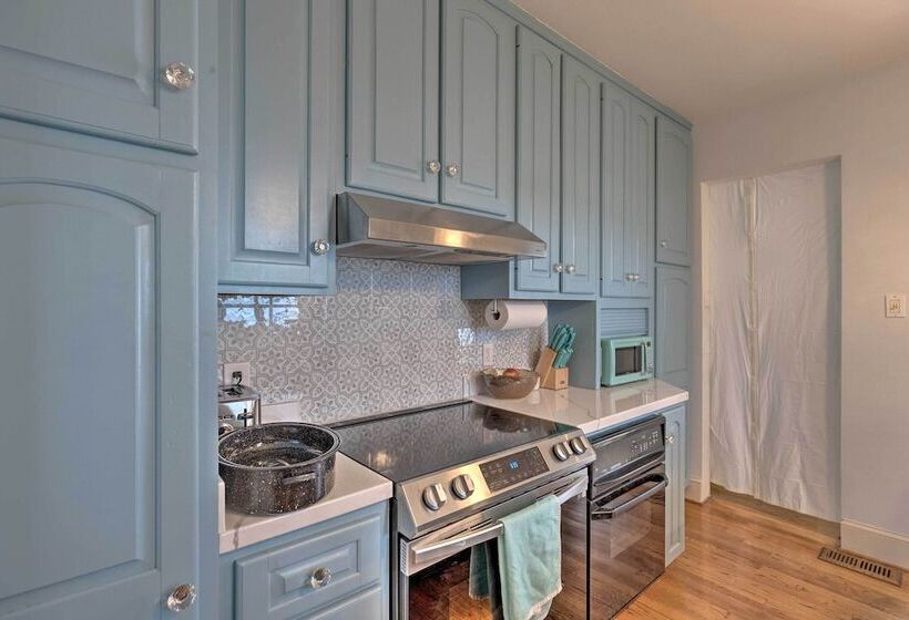 Beachfront Urbanna Home W/ Gas Grill & Deck!