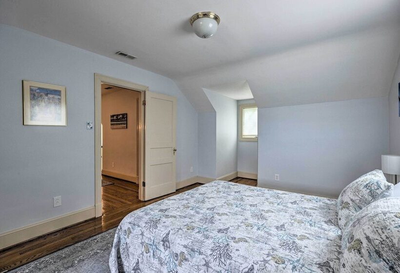 Beachfront Urbanna Home W/ Gas Grill & Deck!