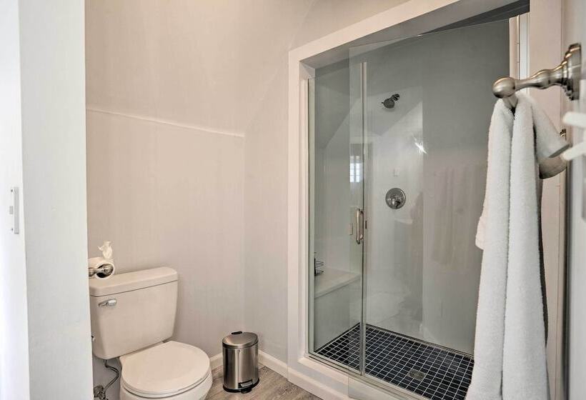 Beachfront Urbanna Home W/ Gas Grill & Deck!