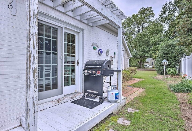 Beachfront Urbanna Home W/ Gas Grill & Deck!