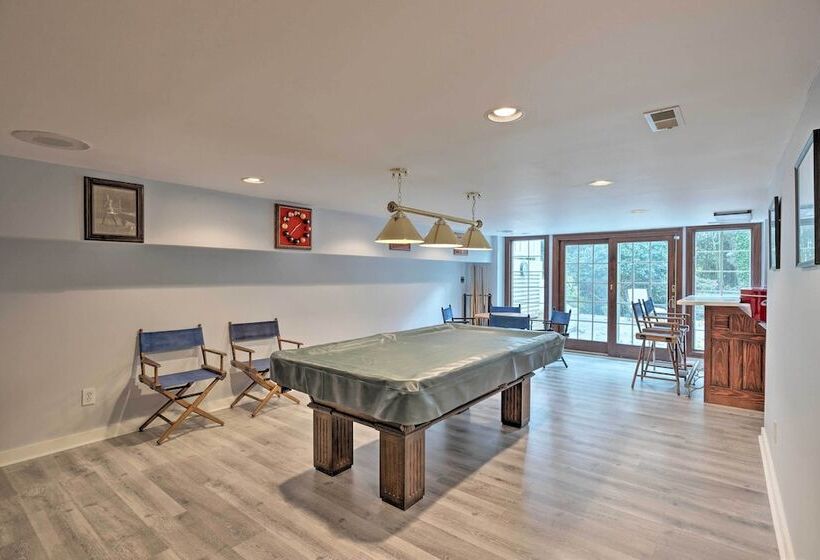 Beachfront Urbanna Home W/ Gas Grill & Deck!