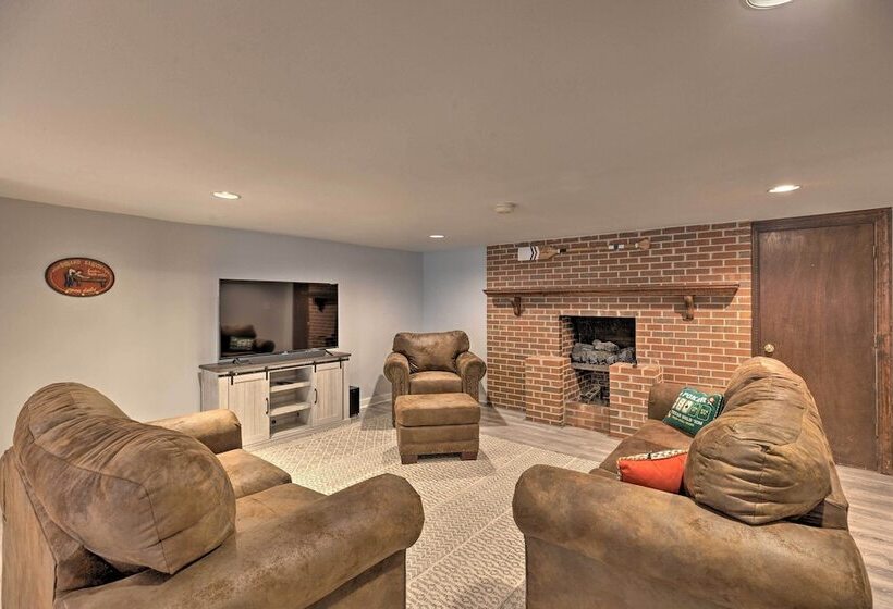 Beachfront Urbanna Home W/ Gas Grill & Deck!