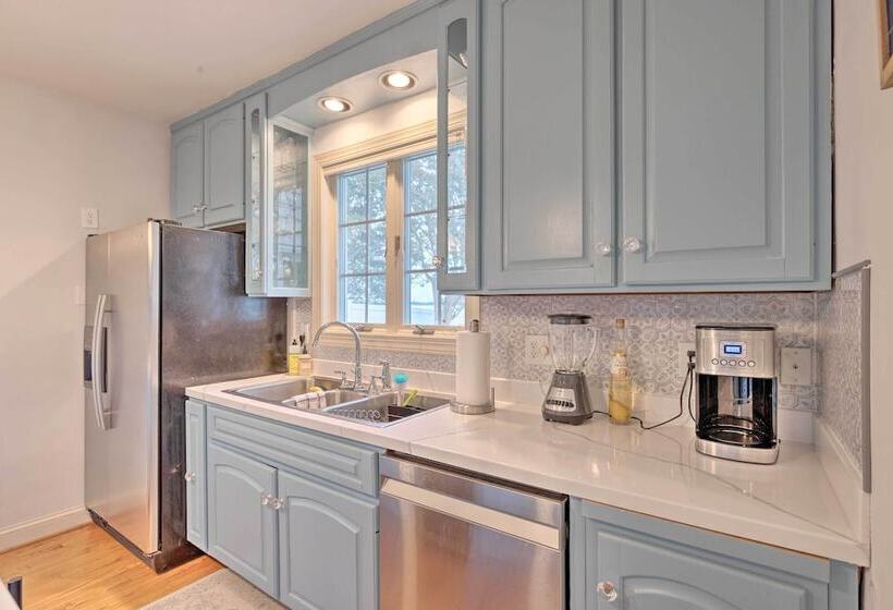 Beachfront Urbanna Home W/ Gas Grill & Deck!