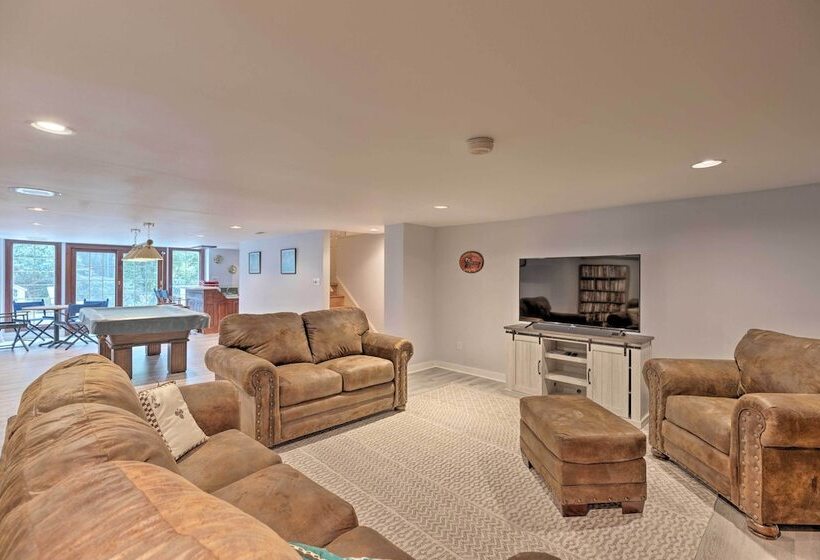 Beachfront Urbanna Home W/ Gas Grill & Deck!