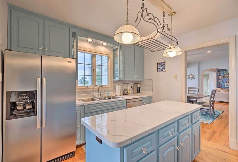 Beachfront Urbanna Home W/ Gas Grill & Deck!