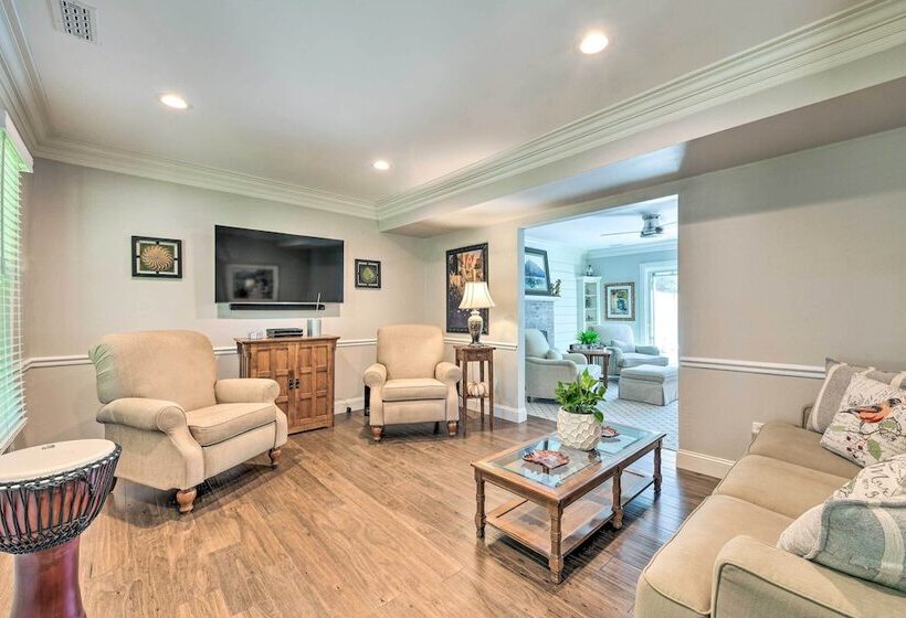 Beautiful Charlotte Home W/ Pool & Hot Tub!