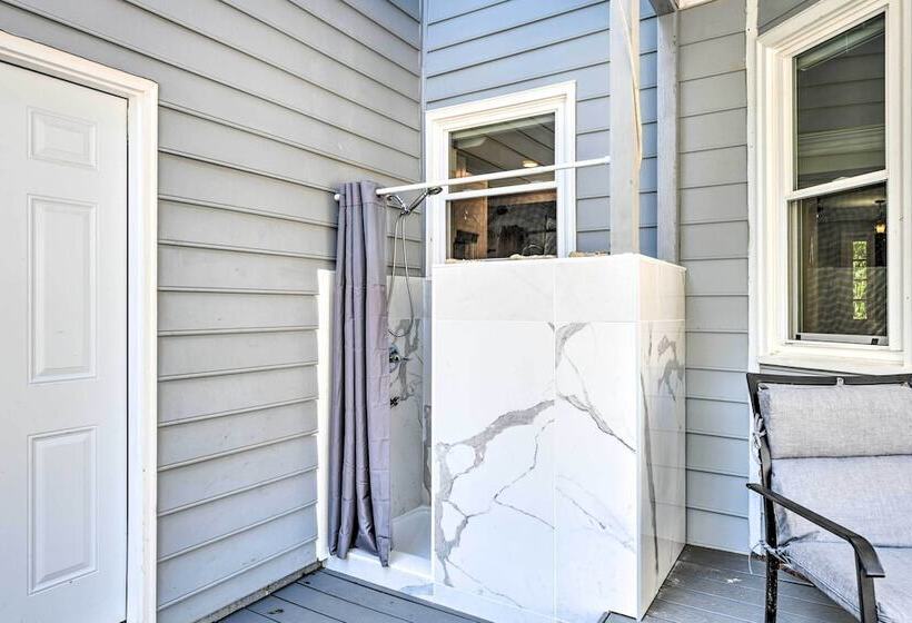 Beautiful Charlotte Home W/ Pool & Hot Tub!