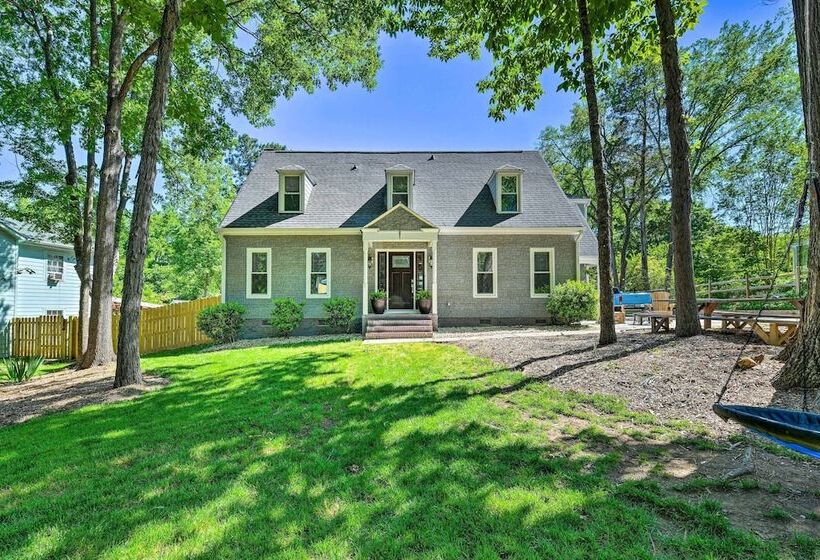 Beautiful Charlotte Home W/ Pool & Hot Tub!