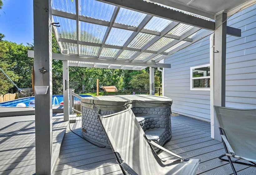 Beautiful Charlotte Home W/ Pool & Hot Tub!